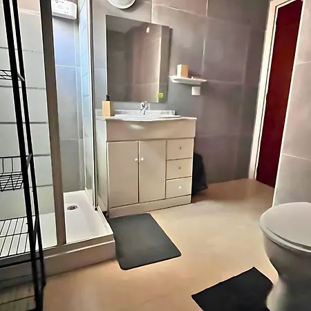 3-bedroom 2-bathroom Flat Ideal For Families And Nomads