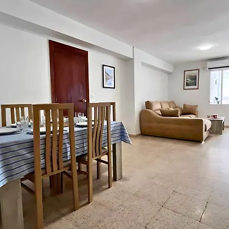 3-bedroom 2-bathroom Flat Ideal For Families And Nomads *