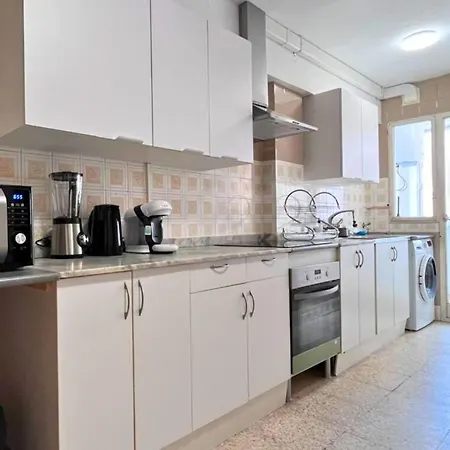 3-bedroom 2-bathroom Flat Ideal For Families And Nomads